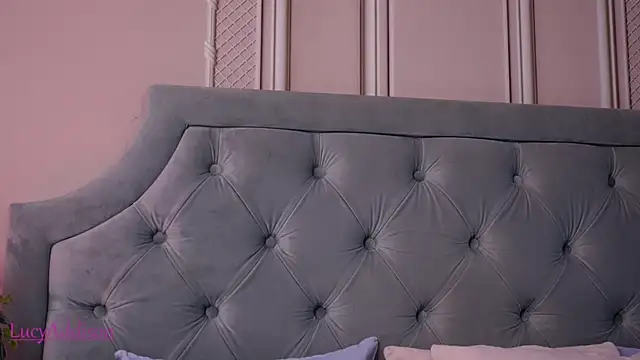 LucyAddison online show from November 6, 2025, 3:43 am