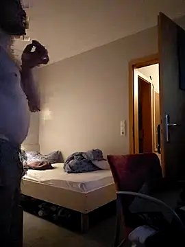 Snapshot of Bartzrl chatting on October 14, 2025, 9:04 pm Bartzrl online show from October 14, 2025, 9:04 pm