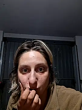 Snapshot of Anitabambola chatting on May 5, 2026, 3:42 am Anitabambola online show from May 5, 2026, 3:42 am