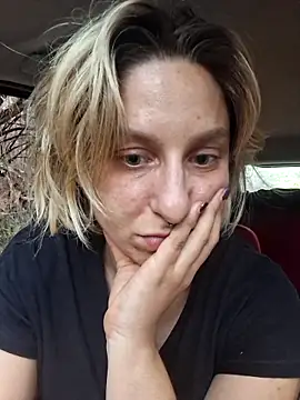 Snapshot of Anitabambola chatting on April 11, 2026, 4:21 pm Anitabambola online show from April 11, 2026, 4:21 pm