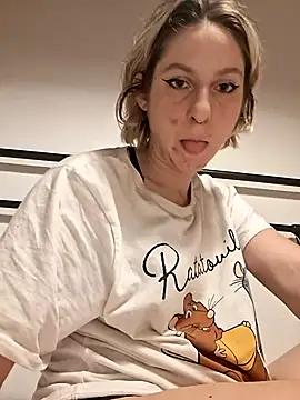 Snapshot of Anitabambola chatting on April 15, 2026, 9:26 pm Anitabambola online show from April 15, 2026, 9:26 pm