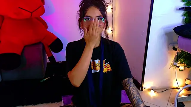 Snapshot of Dann_dan chatting on December 19, 2024, 8:56 am Dann dan online show from December 19, 2024, 8:56 am