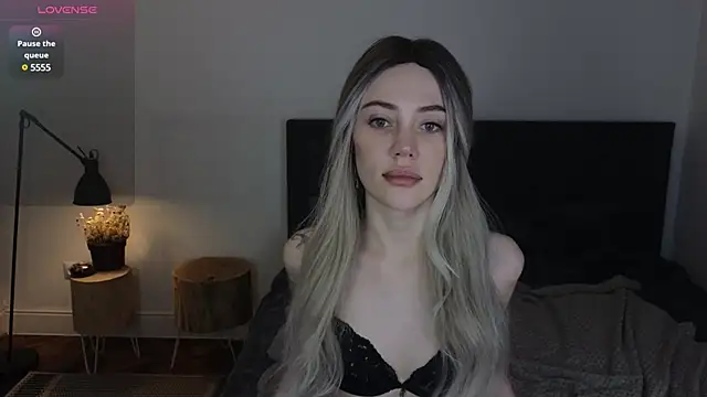 Snapshot of Sara_Tranquil chatting on December 5, 2024, 9:22 pm Sara Tranquil online show from December 5, 2024, 9:22 pm