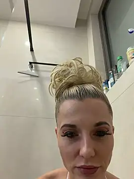 Snapshot of JayJayPink chatting on February 6, 2026, 11:12 pm JayJayPink online show from February 6, 2026, 11:12 pm