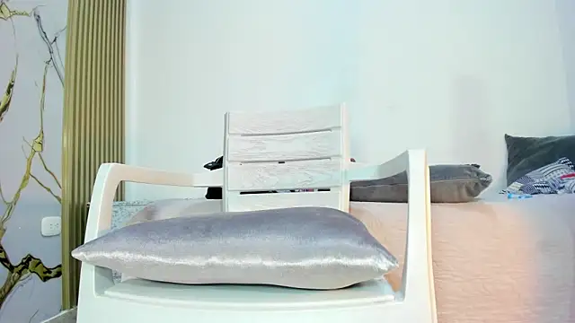 Snapshot of YUSELFI_ROSS_ chatting on October 22, 2025, 12:15 pm YUSELFI ROSS online show from October 22, 2025, 12:15 pm