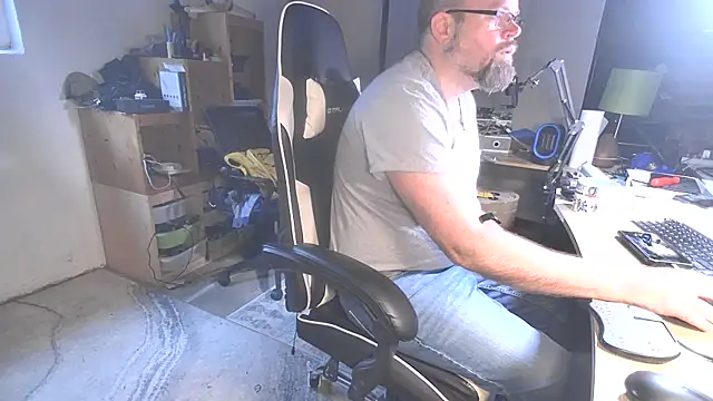 Snapshot of MagnusCockus chatting on April 30, 2026, 12:34 pm MagnusCockus online show from April 30, 2026, 12:34 pm