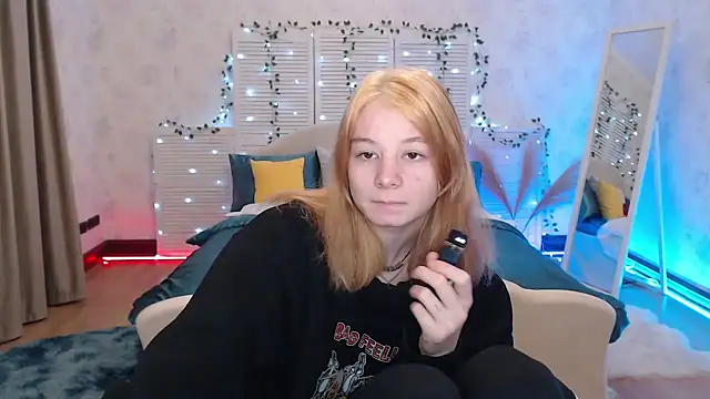 Snapshot of KiaraEvants chatting on January 15, 2025, 4:04 am KiaraEvants online show from January 15, 2025, 4:04 am