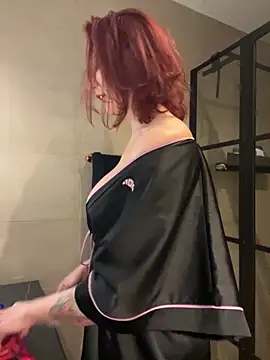 Snapshot of SmilingDutchie chatting on February 18, 2025, 8:03 pm SmilingDutchie online show from February 18, 2025, 8:03 pm