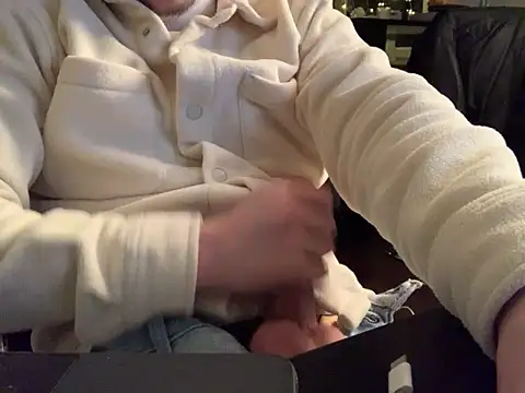 Snapshot of KendrickJiz chatting on December 20, 2025, 11:18 pm KendrickJiz online show from December 20, 2025, 11:18 pm