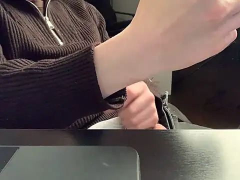 Snapshot of KendrickJiz chatting on November 21, 2025, 11:37 pm KendrickJiz online show from November 21, 2025, 11:37 pm