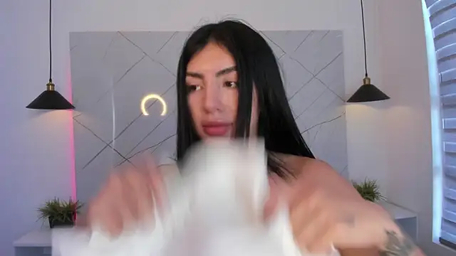 ANTONELLA  ROUSE  online show from November 17, 2025, 8:24 pm