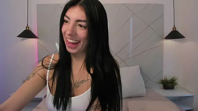 ANTONELLA  ROUSE  online show from October 21, 2025, 9:03 pm