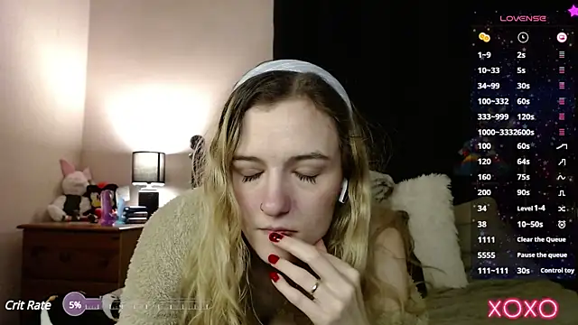 Snapshot of EllieeRose chatting on February 24, 2025, 11:43 am EllieeRose online show from February 24, 2025, 11:43 am