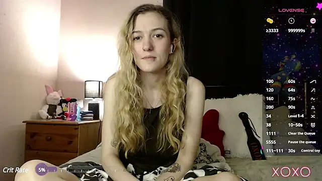 Snapshot of EllieeRose chatting on February 22, 2025, 3:45 am EllieeRose online show from February 22, 2025, 3:45 am