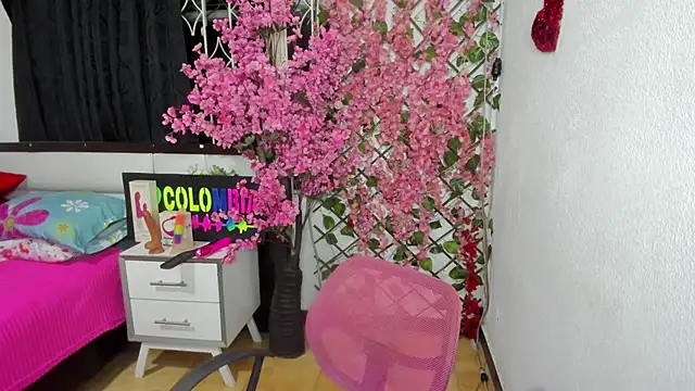 karenmilf 4 online show from September 14, 2025, 4:24 am