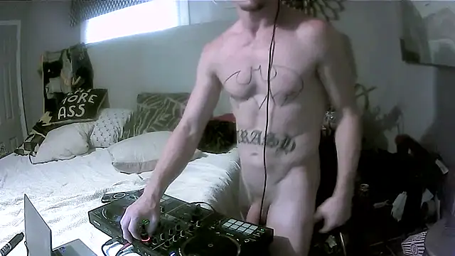 Snapshot of trash4cash chatting on September 15, 2025, 8:31 pm trash4cash online show from September 15, 2025, 8:31 pm