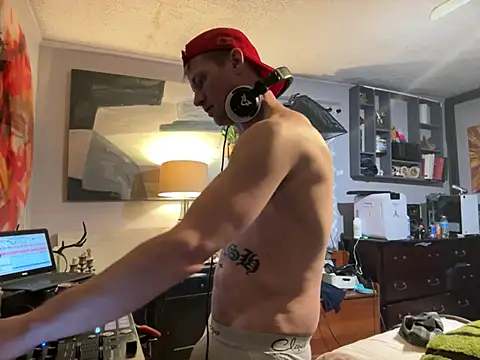 Snapshot of trash4cash chatting on February 7, 2026, 7:49 am trash4cash online show from February 7, 2026, 7:49 am