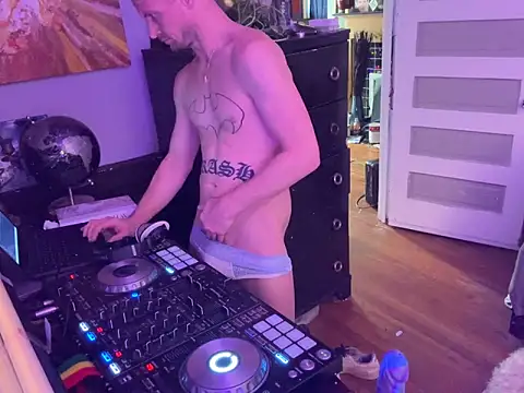 Snapshot of trash4cash chatting on November 24, 2025, 6:08 pm trash4cash online show from November 24, 2025, 6:08 pm