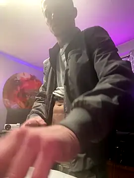 Snapshot of trash4cash chatting on November 27, 2025, 8:42 pm trash4cash online show from November 27, 2025, 8:42 pm