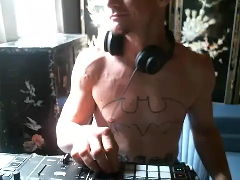 Snapshot of trash4cash chatting on October 4, 2025, 6:31 pm trash4cash online show from October 4, 2025, 6:31 pm