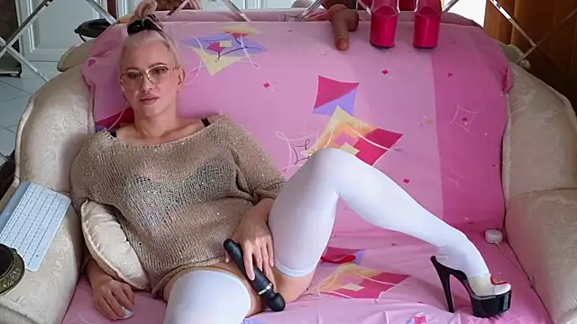 Snapshot of BEST-1 chatting on October 27, 2025, 3:18 am BEST-1 online show from October 27, 2025, 3:18 am