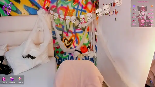 Snapshot of Liana_Bernocchi chatting on October 15, 2025, 8:06 pm Liana Bernocchi online show from October 15, 2025, 8:06 pm