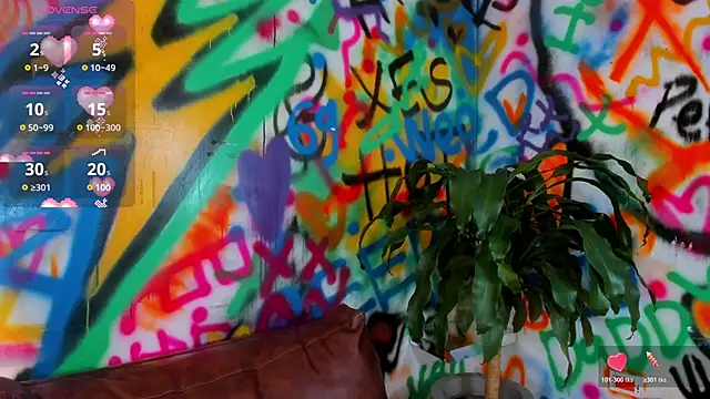 Snapshot of Liana_Bernocchi chatting on October 27, 2025, 8:43 pm Liana Bernocchi online show from October 27, 2025, 8:43 pm