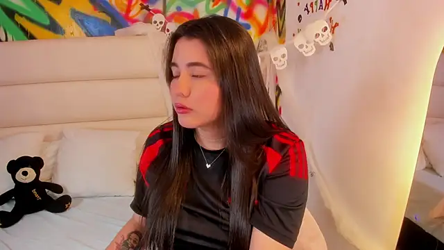 Snapshot of Liana_Bernocchi chatting on October 11, 2025, 8:21 pm Liana Bernocchi online show from October 11, 2025, 8:21 pm