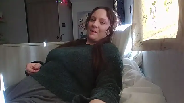 Snapshot of emerieskye20 chatting on December 20, 2024, 8:12 pm emerieskye20 online show from December 20, 2024, 8:12 pm