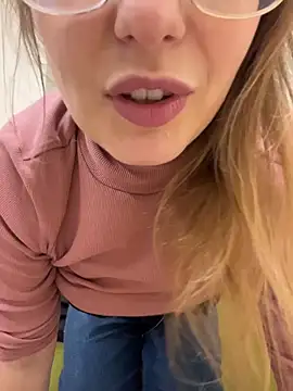 Snapshot of Vanilladreams chatting on February 21, 2026, 5:37 pm Vanilladreams online show from February 21, 2026, 5:37 pm