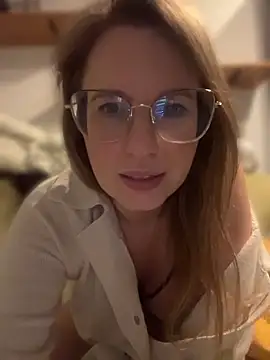 Snapshot of Vanilladreams chatting on April 13, 2026, 8:13 pm Vanilladreams online show from April 13, 2026, 8:13 pm