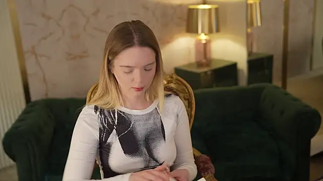 Cassy-Celestial  online show from October 21, 2025, 4:34 am