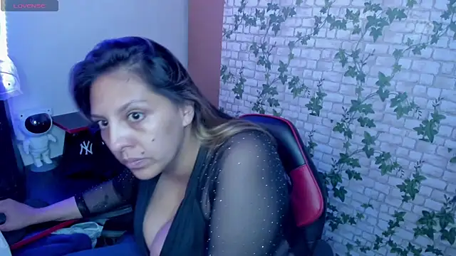 Snapshot of MIABOOBS__ chatting on November 4, 2025, 3:21 am MIABOOBS online show from November 4, 2025, 3:21 am