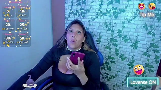 Snapshot of MIABOOBS__ chatting on November 17, 2025, 7:40 pm MIABOOBS online show from November 17, 2025, 7:40 pm