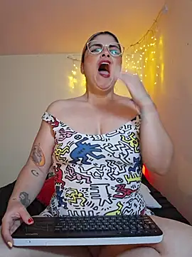 Juliietha servas online show from January 14, 2026, 1:42 am