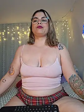 Snapshot of Juliietha_servas chatting on April 12, 2026, 11:30 pm Juliietha servas online show from April 12, 2026, 11:30 pm