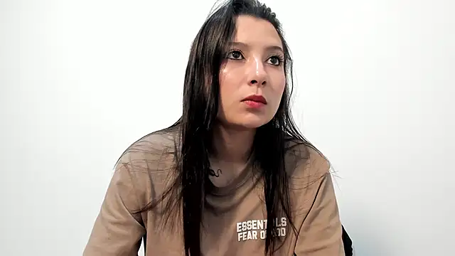 cami-01 online show from October 15, 2025, 9:01 pm