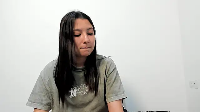 cami-01 online show from October 1, 2025, 8:13 pm