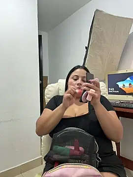 Snapshot of Sol_biglips chatting on July 14, 2026, 2:45 pm Sol biglips online show from July 14, 2026, 2:45 pm