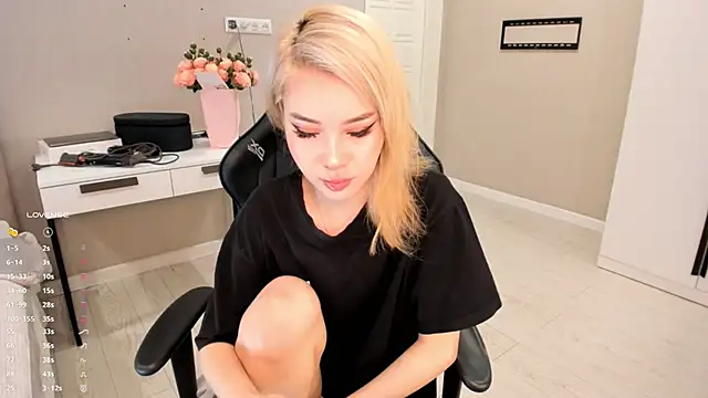 Snapshot of aya_shy chatting on February 24, 2025, 10:04 am aya shy online show from February 24, 2025, 10:04 am