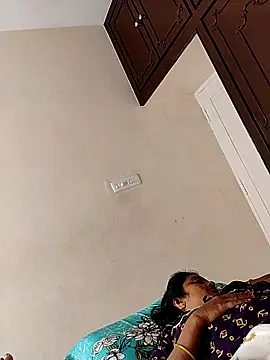 Snapshot of AUNTY1984 chatting on September 16, 2025, 9:21 am AUNTY1984 online show from September 16, 2025, 9:21 am