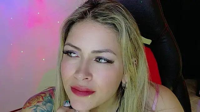 Natalia Montoya online show from November 26, 2025, 9:15 pm