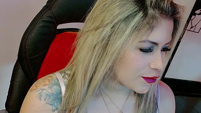 Snapshot of Natalia_Montoya chatting on January 13, 2026, 12:15 am Natalia Montoya online show from January 13, 2026, 12:15 am