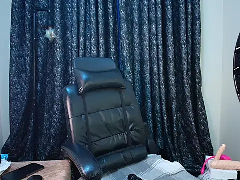 Snapshot of ebony_shilly3 chatting on October 10, 2025, 11:27 pm ebony shilly3 online show from October 10, 2025, 11:27 pm