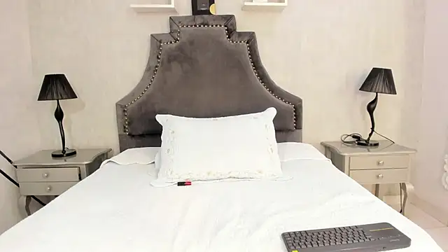 LaurenSnow online show from November 13, 2025, 3:49 pm