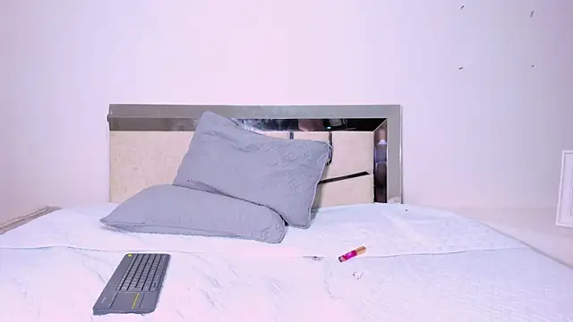 LaurenSnow online show from March 1, 2025, 7:26 pm