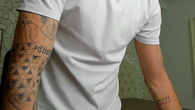 Snapshot of BrandonTate chatting on October 25, 2025, 10:58 am BrandonTate online show from October 25, 2025, 10:58 am