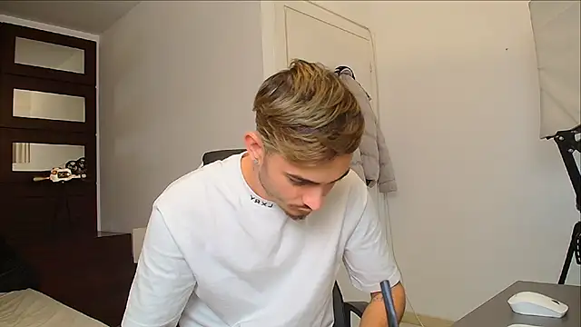 Snapshot of BrandonTate chatting on November 19, 2025, 11:43 am BrandonTate online show from November 19, 2025, 11:43 am