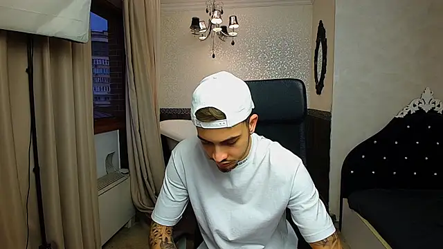 Snapshot of BrandonTate chatting on October 23, 2025, 4:33 am BrandonTate online show from October 23, 2025, 4:33 am