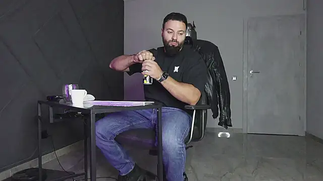 Snapshot of mattmasterss chatting on October 23, 2025, 9:13 pm mattmasterss online show from October 23, 2025, 9:13 pm